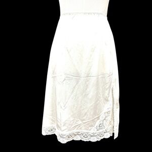 Vassarette Vintage White Lace Trim Half Slip Side Slit Bow Detail Medium USA